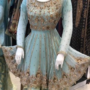 Meet your Posher, Hoorain